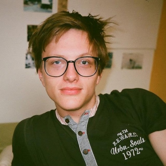 Meet your Posher, Ian - Picture 1 of 1